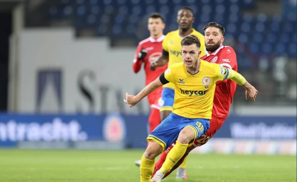 备受瞩目的 备受瞩目的