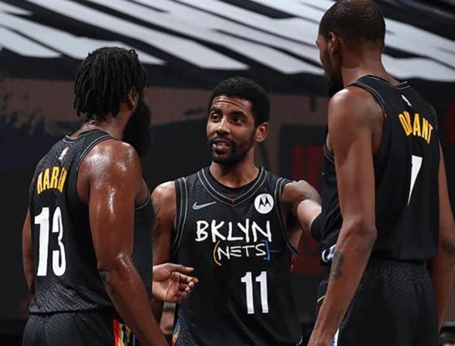 在防守端 在防守端